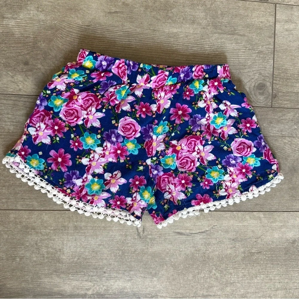 Girl Squad Floral Print Pom Trim Shorts Size 5 Sooo cute!